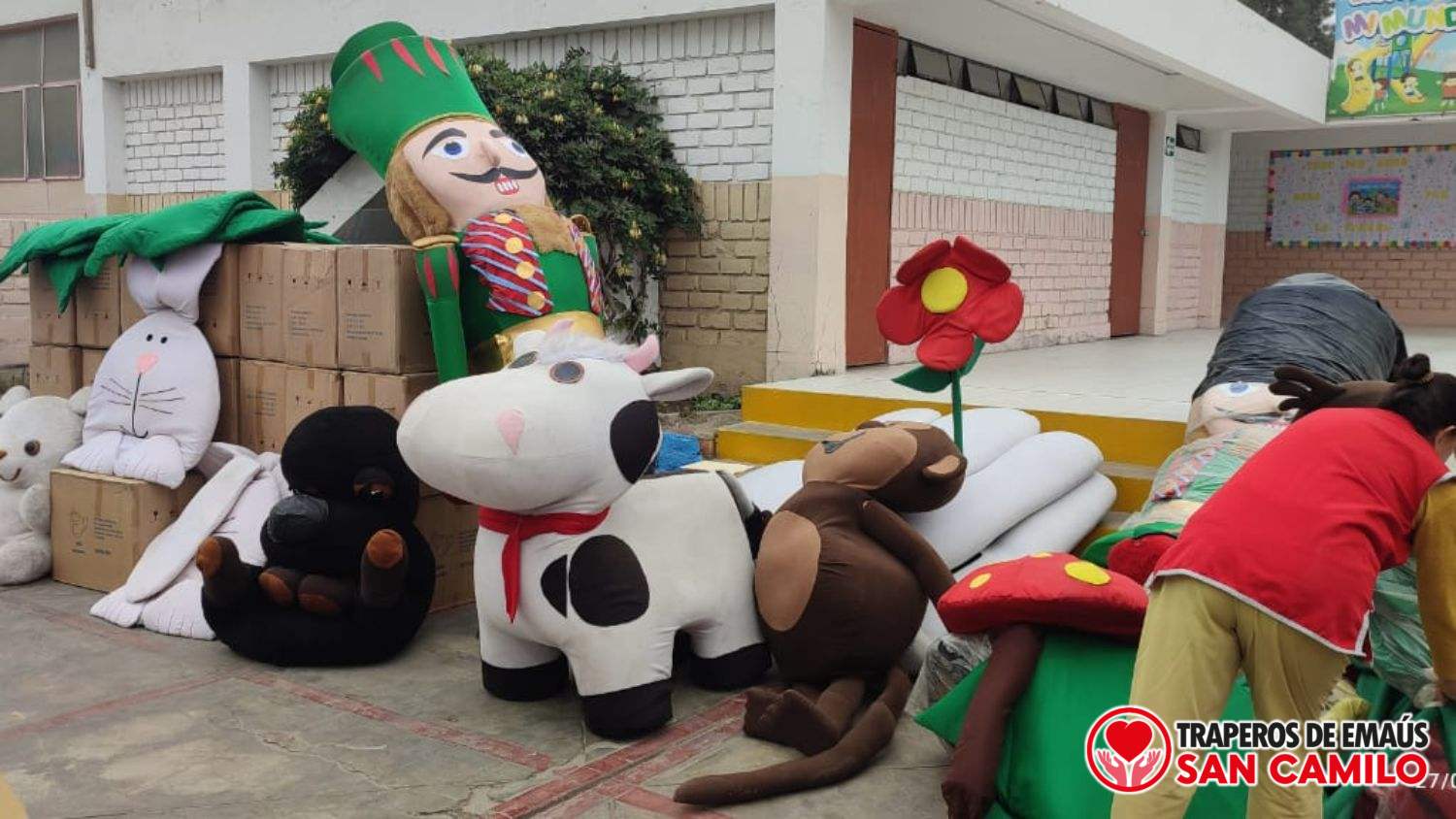 Traperos de Emaús Pucusana: Reciclaje y Solidaridad en Acción